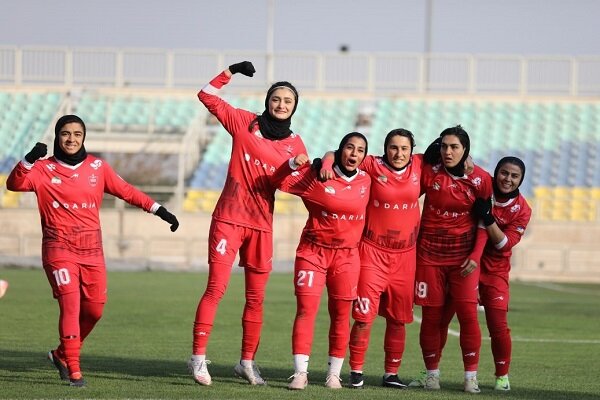 6009152 بلاتکلیفی نیمکت استقلال و پرسپولیس/ گزینه بزرگ از دست دو مدعی پرید!