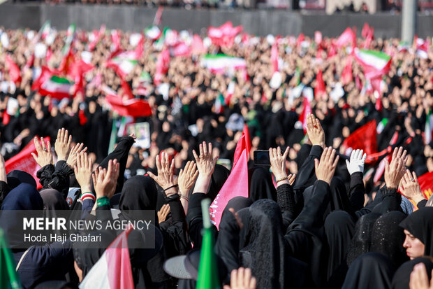 تشییع قائد شهید؛ قیام عاشوراییِ خون‌خواهانِ امام شهید است