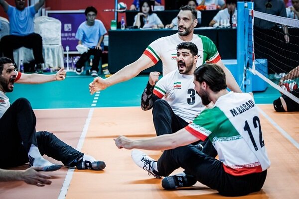 6098407-2 تصاویر دیدنی از مرد ۲۴۷ سانتیمتری والیبال نشسته ایران درمسابقات جهانی