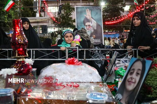 دیار میرزا در سوگ دردانه اباعبدالله (ع)؛ سفره های نذری برپا شد