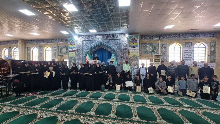 6109485 تجلیل از خادمان ستاد نماز جمعه گناوه در آستانه پنجم مرداد