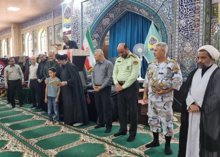 6109486 تجلیل از خادمان ستاد نماز جمعه گناوه در آستانه پنجم مرداد