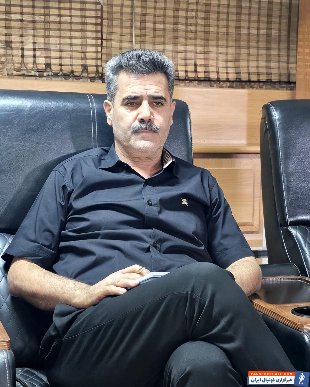 حضور سیروس پورموسوی در ورزشگاه برای تماشای بازی جوانان