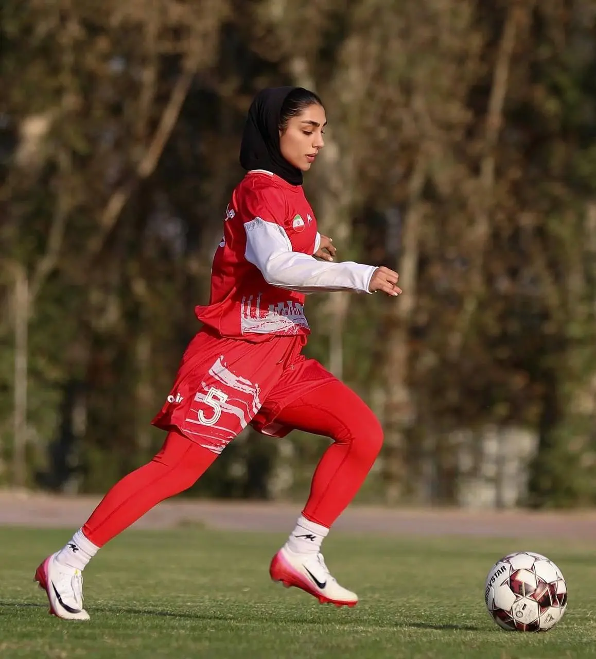 d987d8afdb8cd987 ازدواج رسمی مدافع پرسپولیس با مدافع نساجی (عکس)