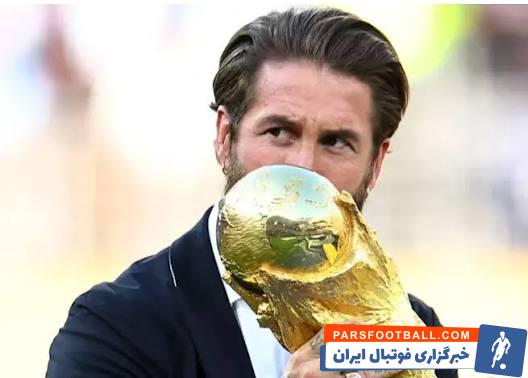تصویری از تقلید راموس اسطوره اسپانیا از ژست مسی با کاپ جام جهانی در حال خواب