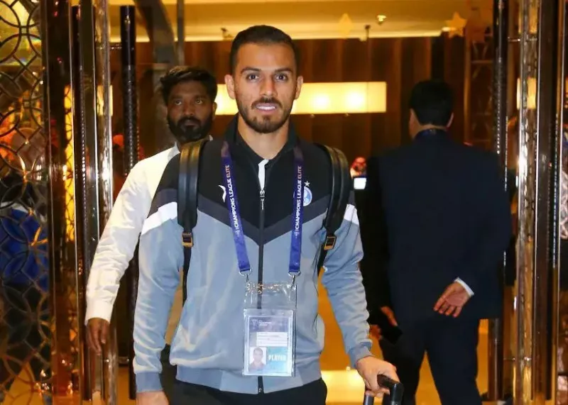 استوری سید ابوالفضل جلالی با پیراهن پرسپولیس و قلب قرمز