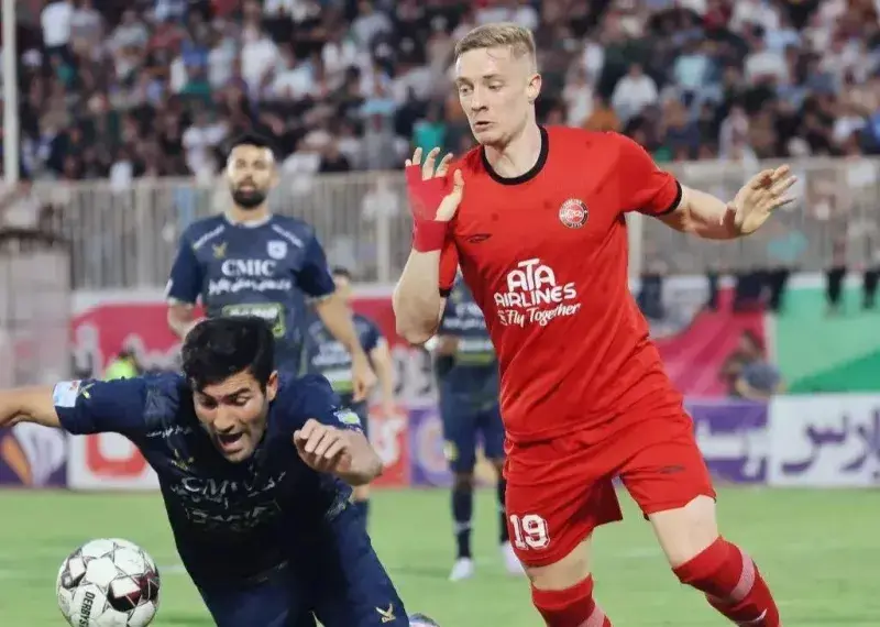 2-261 چادرملو اردکان 0 - 2 تراکتور؛ صدرنشینی موقت تراکتور در شب پرحاشیه