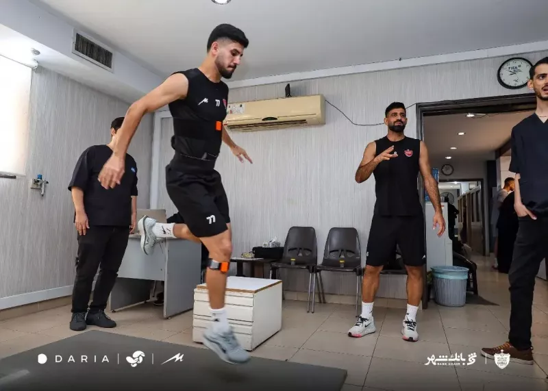 عکس؛ اعضای تیم پرسپولیس امروز راهی ایفمارک شدند و تست پزشکی خود را انجام دادند