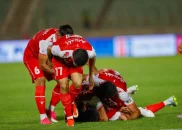 درخشش پویا پورعلی هافبک پرسپولیس در ترکیب این تیم و اجرای حرکت کشتی