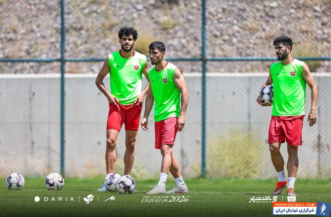 عکس؛ محمدمهدی زارع مدافع ۲۱ ساله با قد ۱۹۵ سانتیمتر به پرسپولیس ملحق شد
