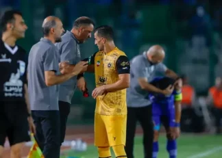 عکس؛ تشویق احسان حاج‌صفی توسط هواداران استقلال پیش از بازی