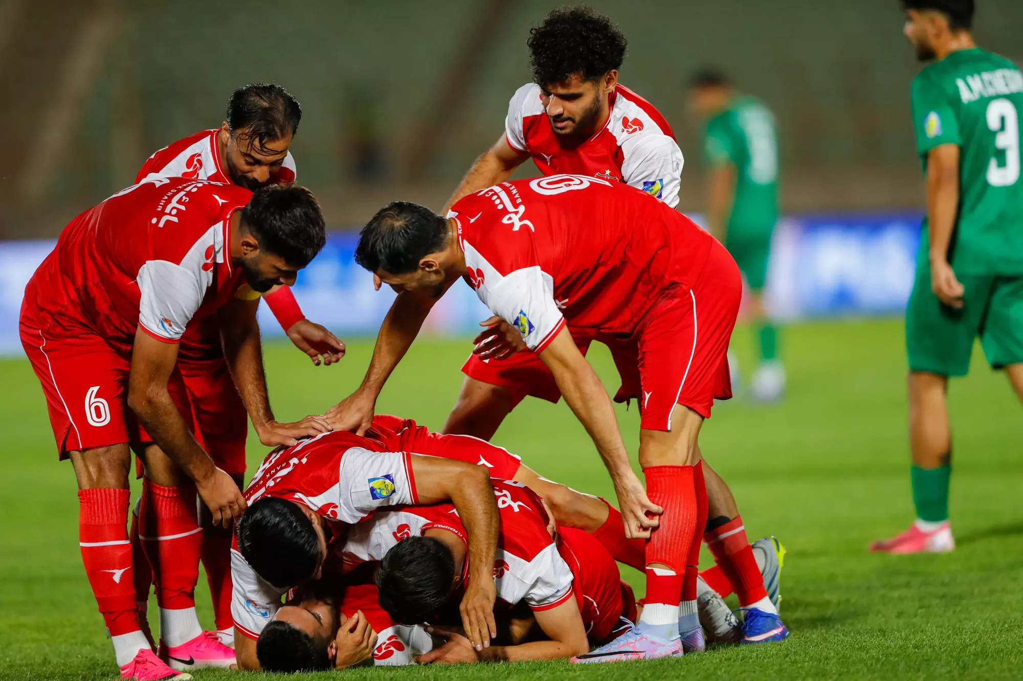 درخشش پویا پورعلی هافبک پرسپولیس در ترکیب این تیم و اجرای حرکت کشتی