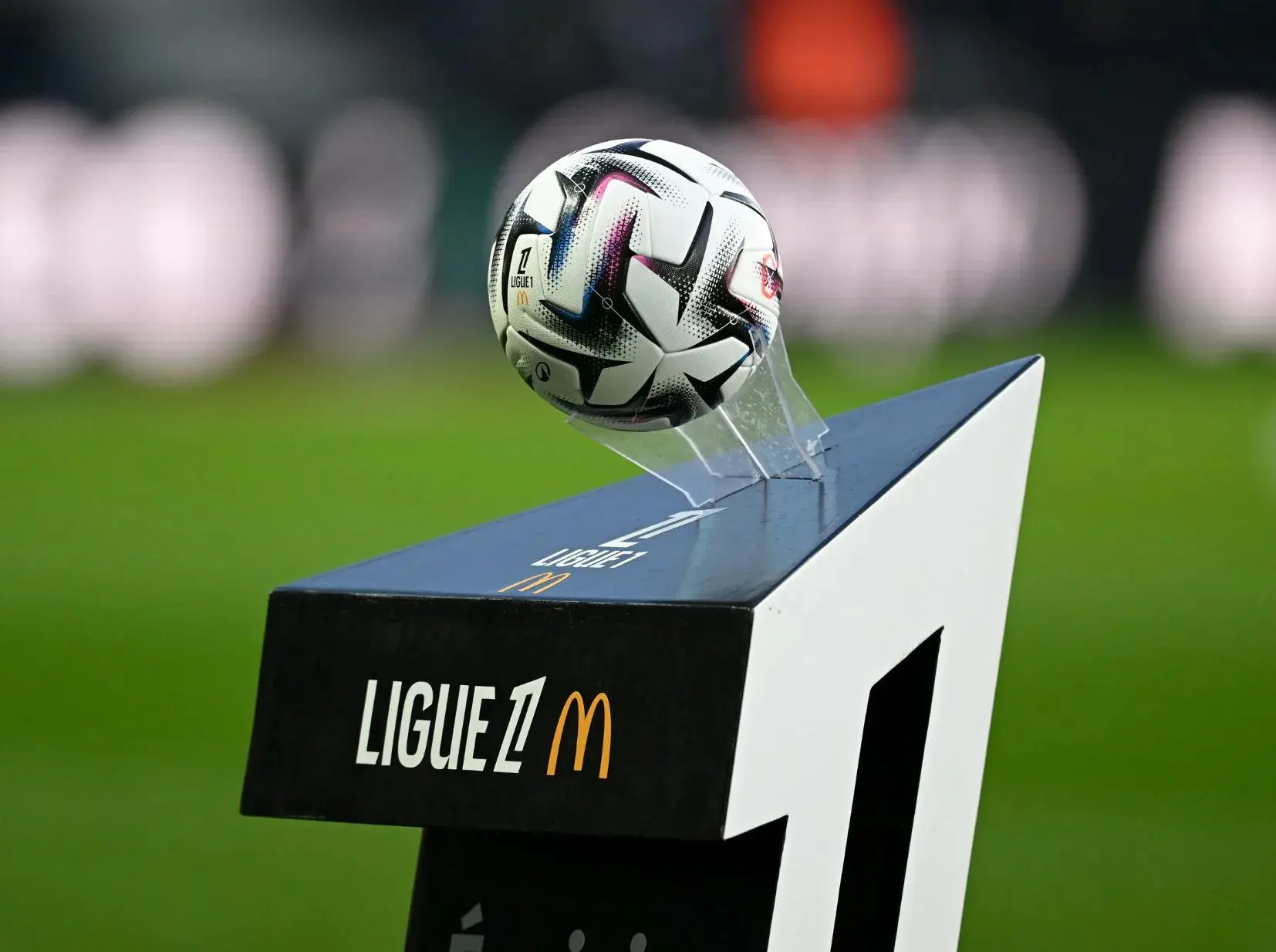 4-61 رونمایی از فرمت جدید پخش زنده لیگ فرانسه / برنامههای ویژه برای فصل تازه