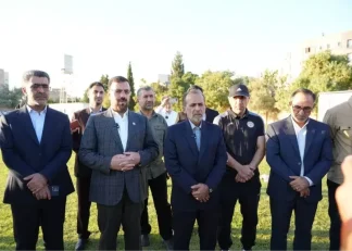حضور حسینعلی امیری استاندار فارس در تمرین فجر سپاسی پیش از دیدار با ذوب‌آهن