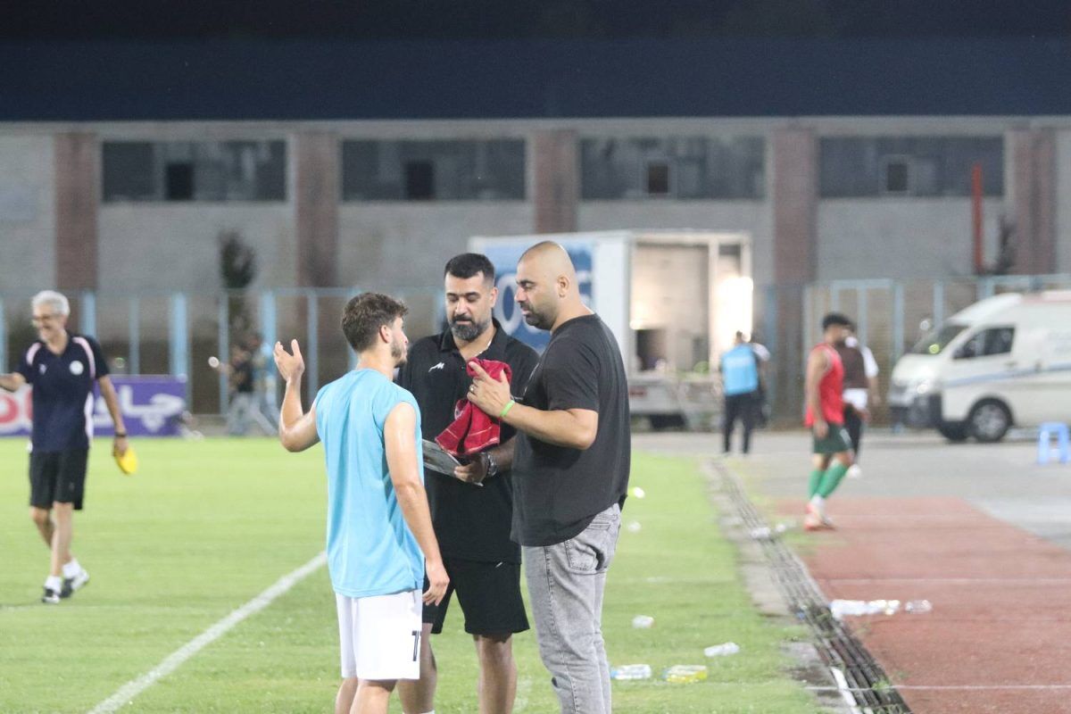 441431 پشت این پیراهن، یک شهر نفس میکشد...