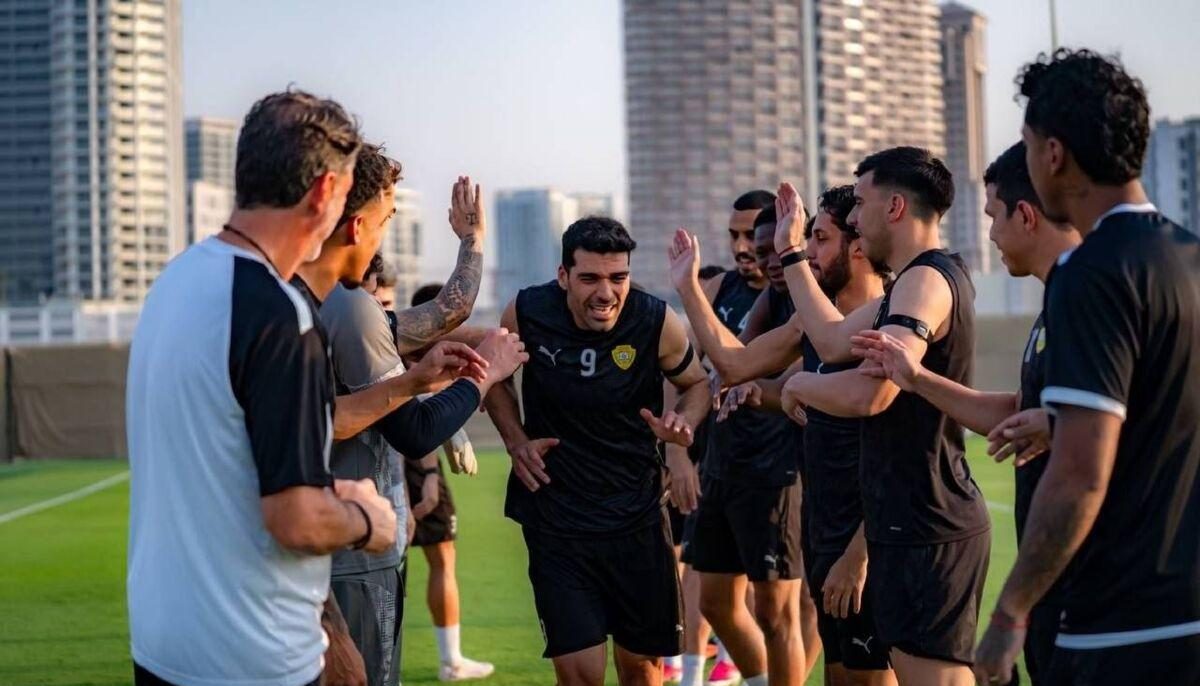 استقبال ویژه همتیمیهای الوصل از مهدی طارمی با تونل وحشت در اولین تمرین