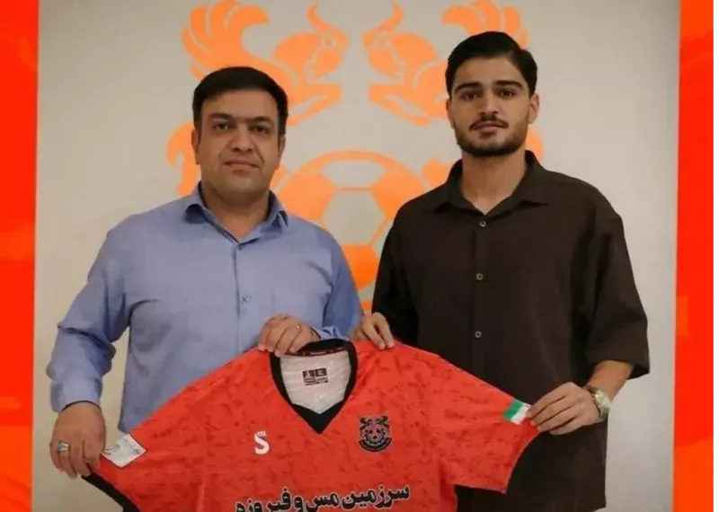 عکس؛ مجتبی هاشمینسب وینگر جوان استقلال با عقد قراردادی قرضی به مس شهربابک پیوست
