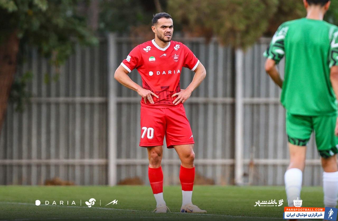 تصویری از حضور اوستون اورونوف ستاره ازبک پرسپولیس در دیدار مقابل منتخب کرج