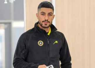 مهدی لیموچی قراردادش را با سپاهان تا فصل ۰۷-۱۴۰۶ تمدید کرد