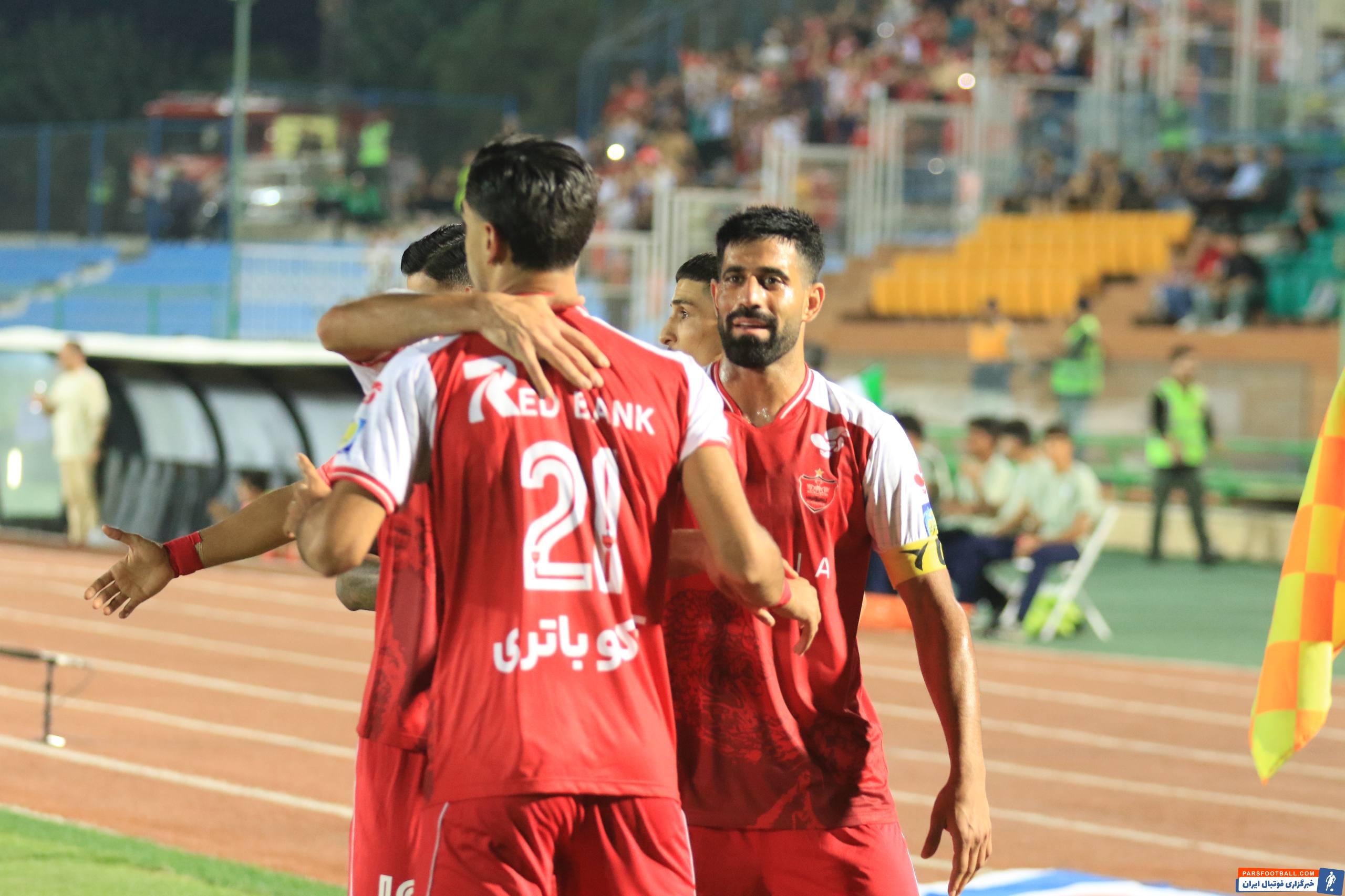 تصاویر اختصاصی از شادی پوریا شهرآبادی پس از گلزنی مقابل ذوبآهن