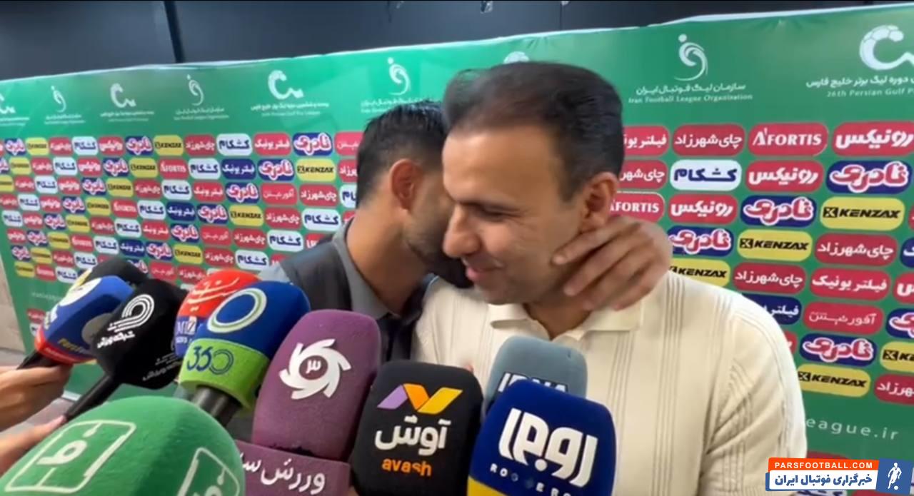 بوسیدن صورت محسن خلیلی توسط کنعانیزادگان در میان صحبتهای او