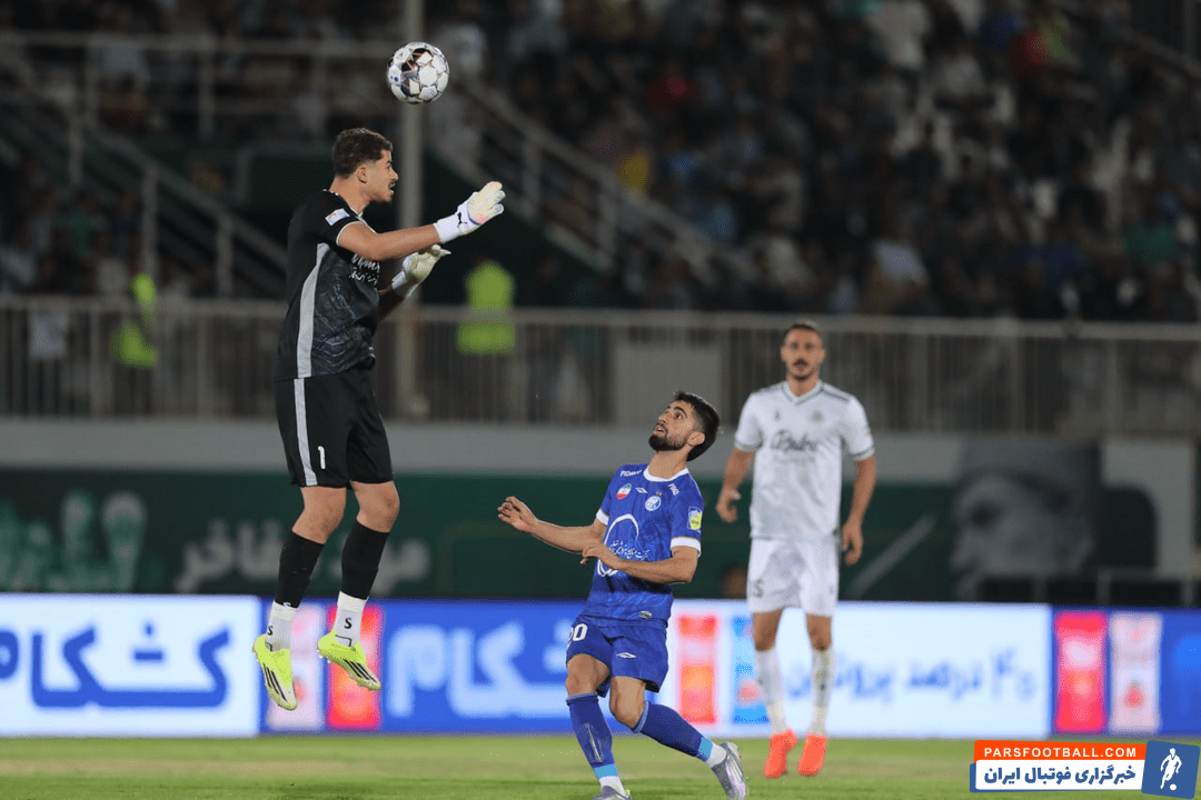 پرسپولیس با پیروزی مقابل ذوب‌آهن جای استقلال را در جدول می‌گیرد
