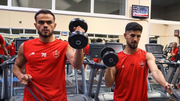 تکذیب شایعات جدایی اوستون اورونوف از پرسپولیس توسط محمد محمد خدابنده‌لو