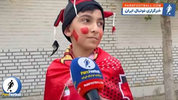فیلم ؛ هوادار پرسپولیس: امروز پرسپولیس سه بر صفر بازی مقابل ذوب‌آهن را می‌برد