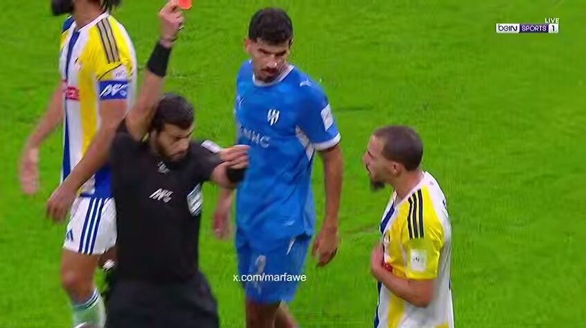 ویدیو| درگیری شدید در بازی الهلال – الغرافه؛ بازیکن جدید تیم قطری اخراج شد!