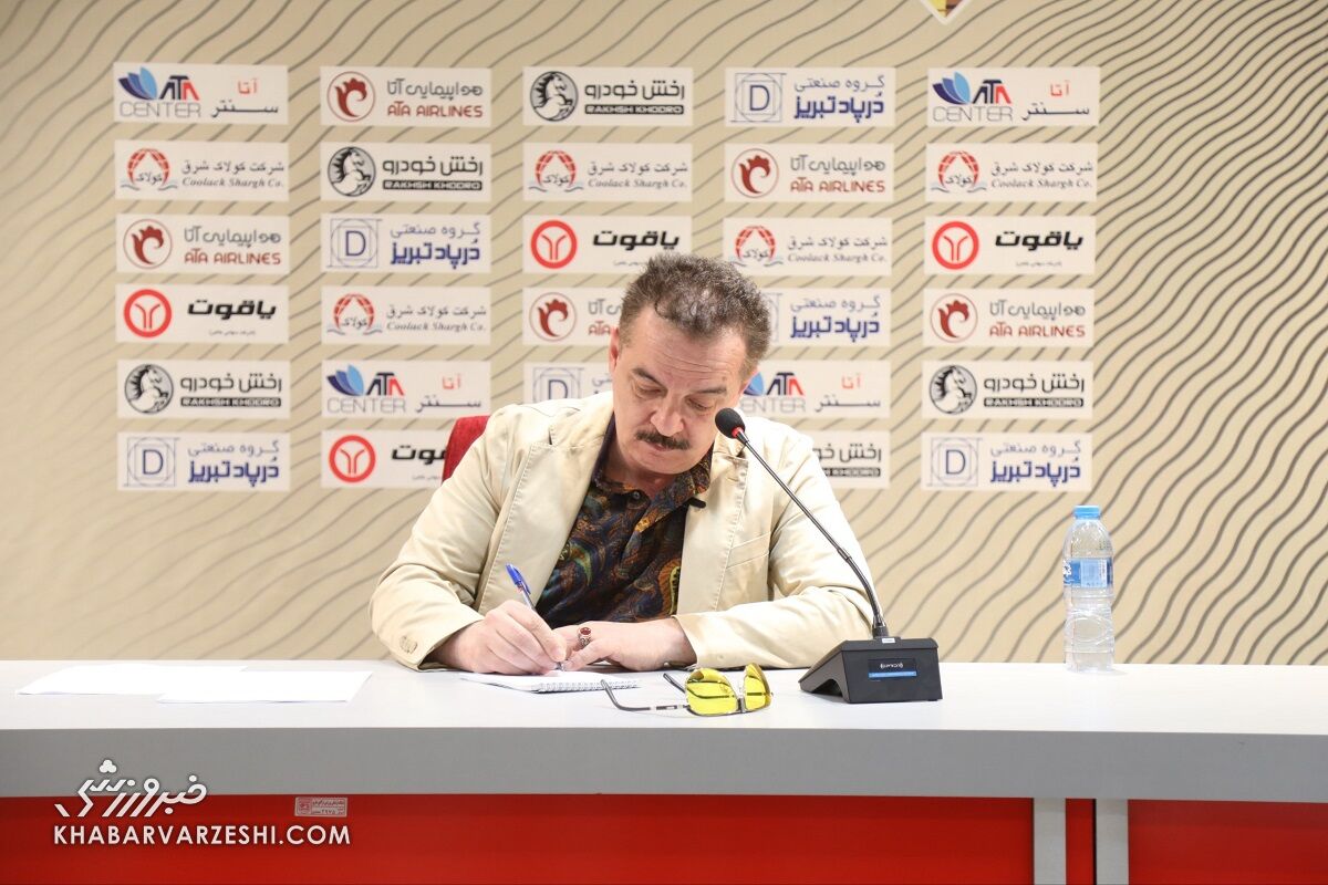 ادعای دوباره مالک تراکتور ما از استقلال و پرسپولیس بالاتریم چون برای مان پیام تبریک از سرتاسر جهان می آید!