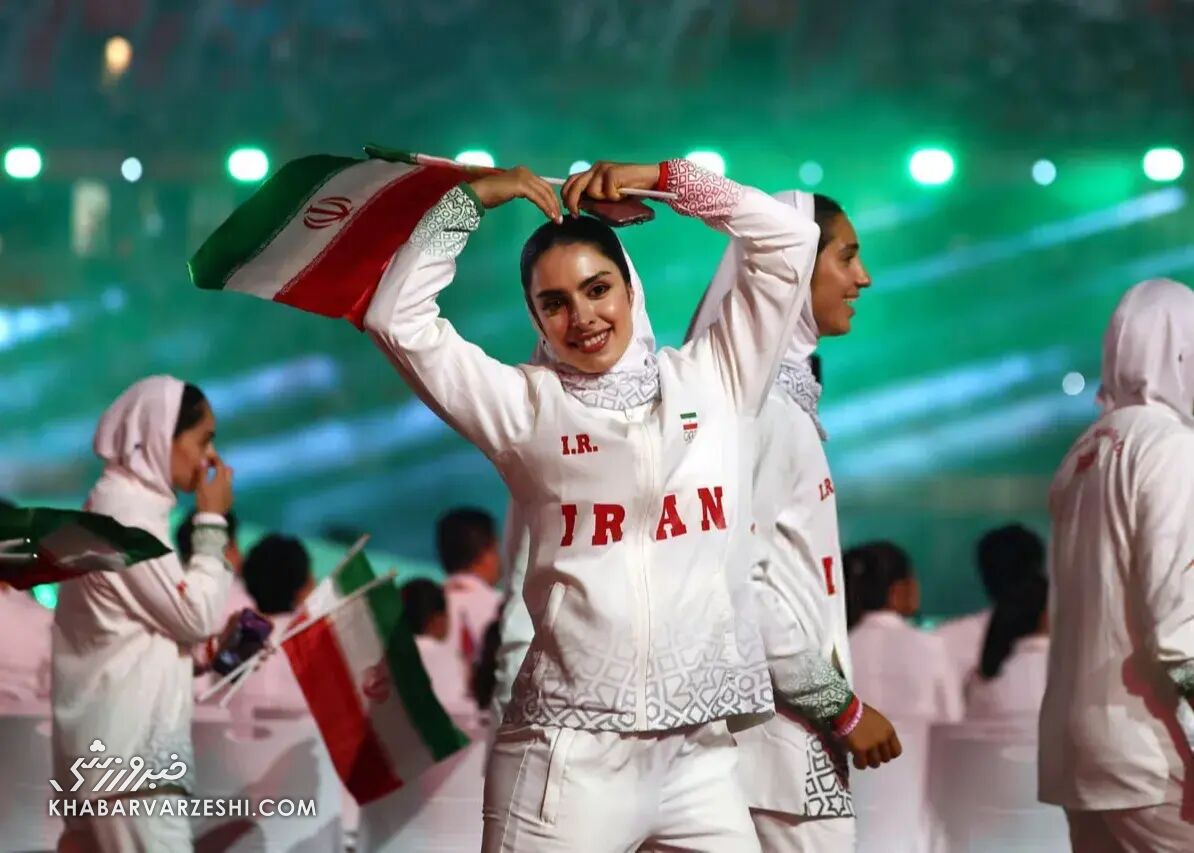 445729-1 دختر ایران با ژست خاص جهانی شد/ بانوی ورزشکار در پیست رژه کانون توجه عکاسان و رسانهها +عکس