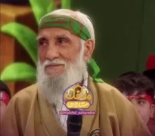 کلیپ حرکات رزمی پیرمرد 80 ساله در برنامه محفل ستاره ها شبکه پویای صداوسیما