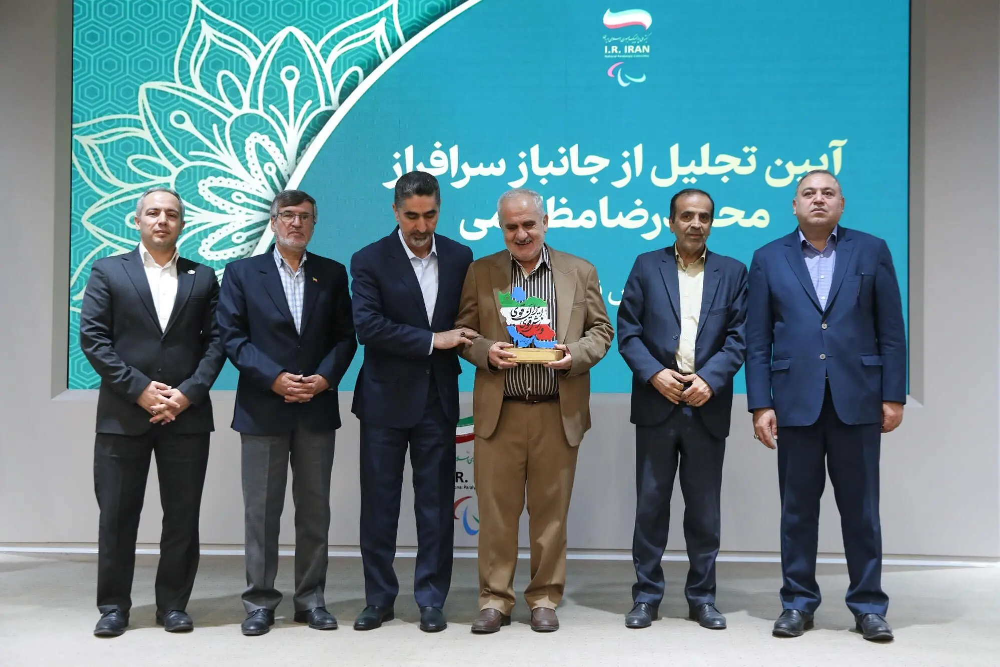 تصاویری از آیین تجلیل از محمد مظلومی چهره ماندگار ورزش نابینایان و کم بینایان