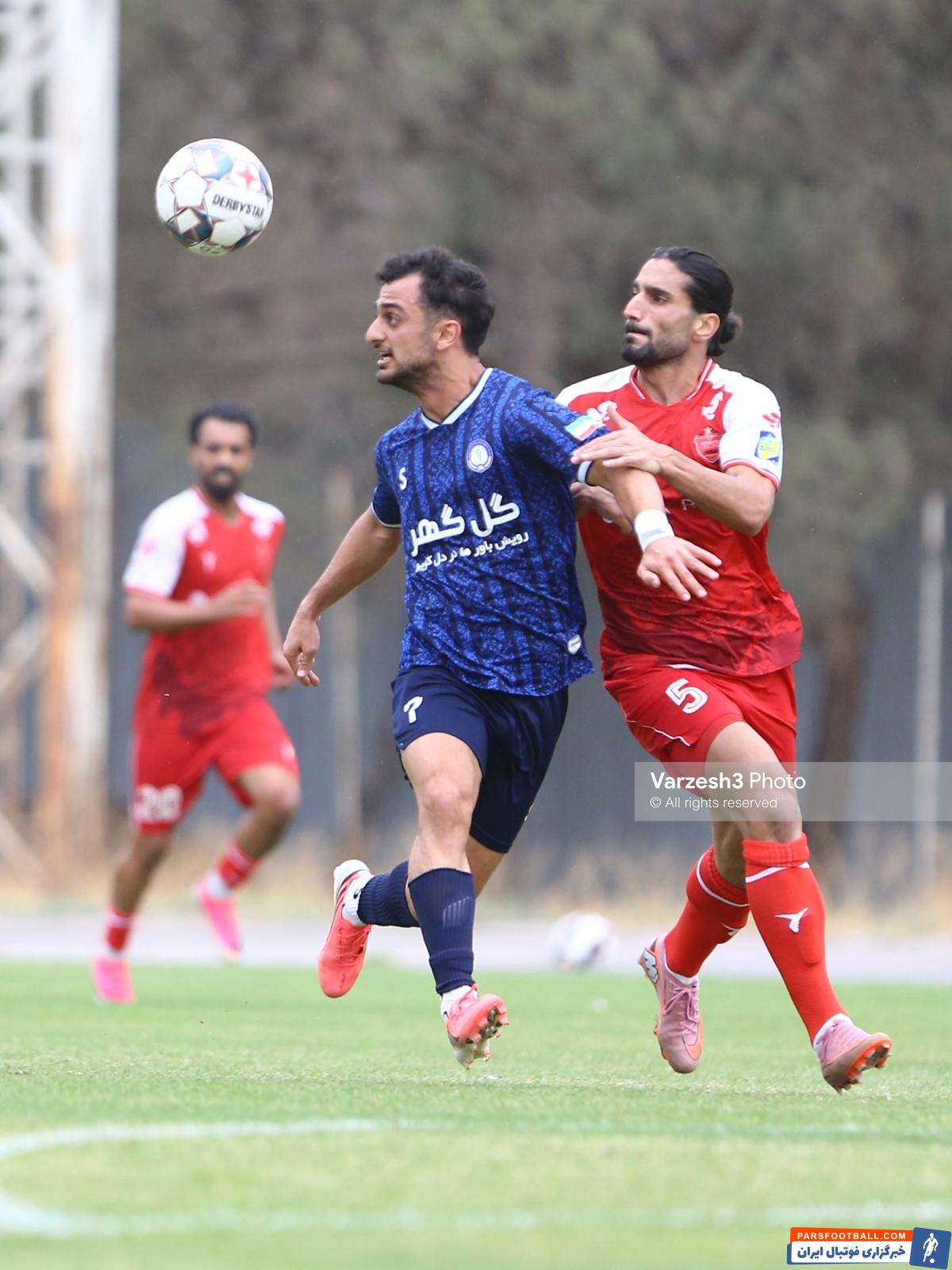 عکس ؛ حضور مجتبی فخریان وینگر جدید گل‌گهر در دیدار دوستانه برابر پرسپولیس