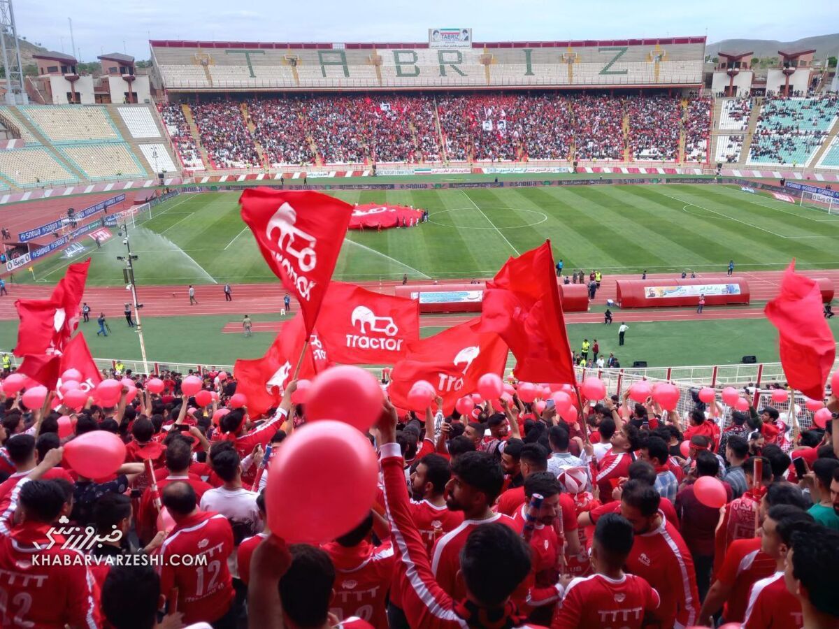 332811 هواداران تراکتور