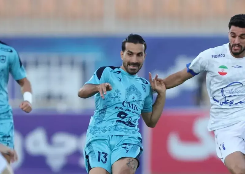 عکس ؛ درخشش رضا محمودآبادی و گل زیبای او به استقلال در دیدار چادرملو