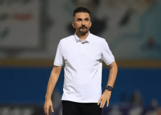 محمد نوری در آستانه برکناری از سرمربیگری صنعت نفت آبادان پس از شکست ۳-۱ برابر پرسپولیس
