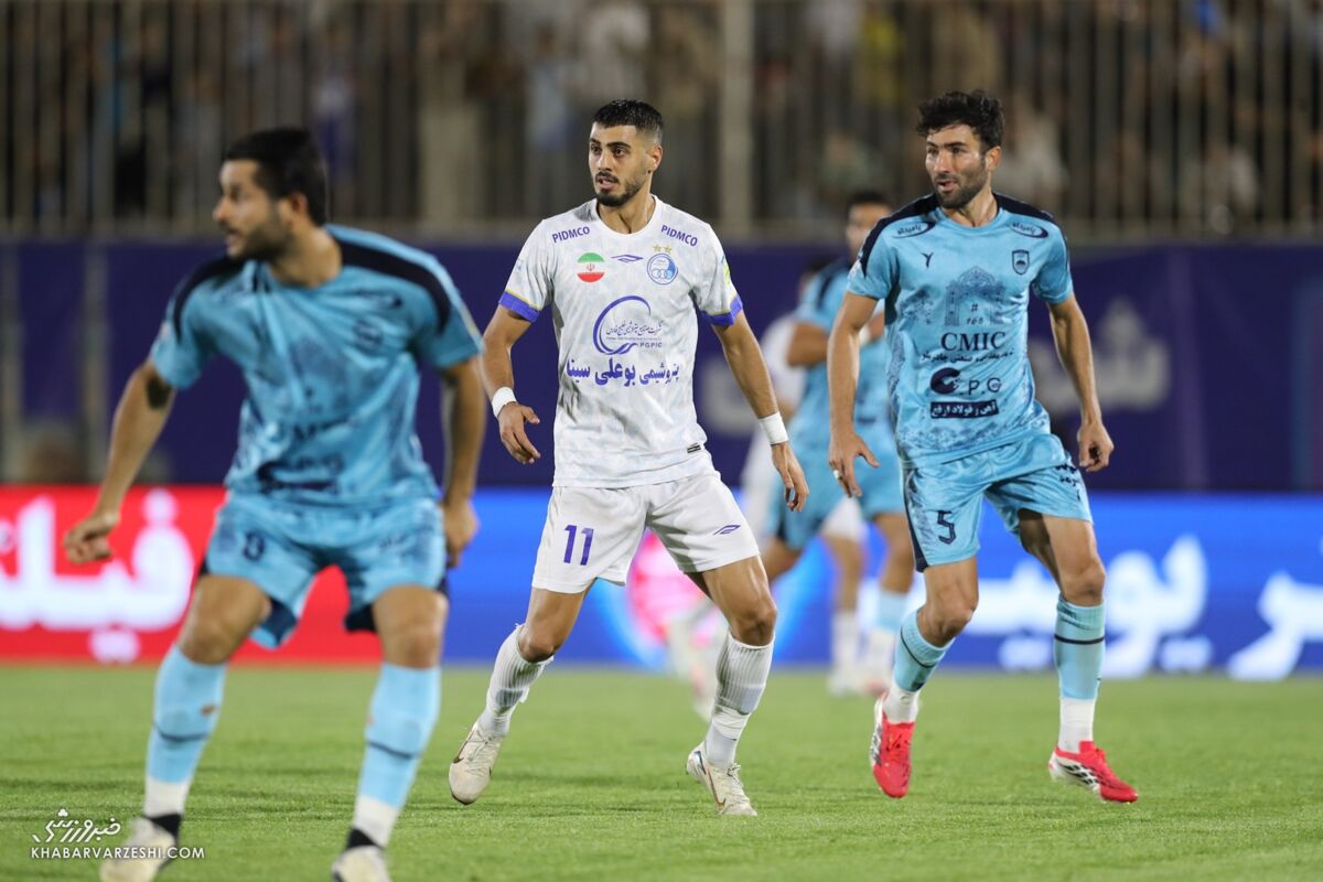 450556 بازیکن استقلال