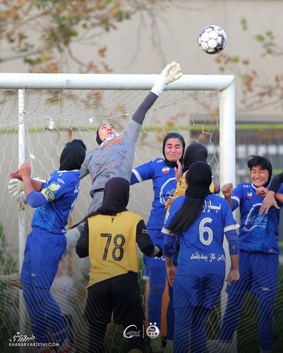 451393 زنان استقلال
