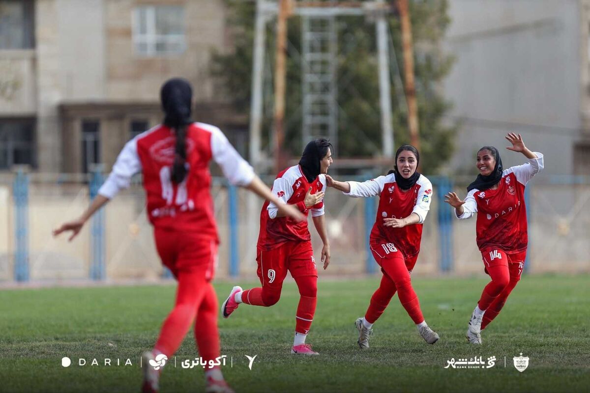 451408 زنان پرسپولیس