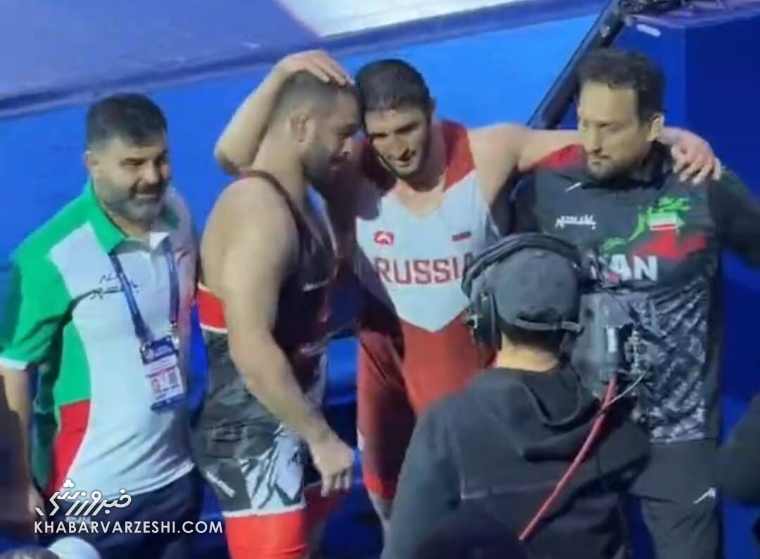 451684 شیرشاه و ببر داغستان؛ ثبت سنگینترین قاب کشتی جهان/ لحظه احساسی اسطورههای کشتی ایران و روسیه +عکس