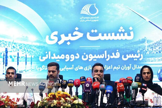 6216318 همه می گویند خوب نتیجه گرفتیم اما خودمان معتقدیم ضعیف عمل کردیم