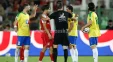 عکس ؛ حمله طالب ریکانی به پویا پورعلی و گرفتن گردن هافبک پرسپولیس در دقیقه ۸۰