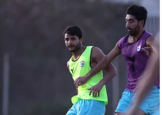 تصویری از حضور با انگیزه عارف غلامی در تمرین چادرملو پیش از دیدار با استقلال