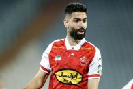 کلیپ حضور یاسین سلمانی با لباس شخص در کنار زمین دیدار پرسپولیس 0-1 فولاد هفته دهم لیگ برتر