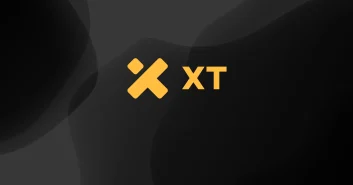 صرافی XT چیست؟ بررسی امکانات، کارمزد و شرایط استفاده برای ایرانی‌ها صرافی XT یکی از صرافی‌های بین‌المللی رمزارز است که از سال ۲۰۱۸ فعالیت می‌کند و بیشتر با تعداد بسیار زیاد بازارها و فهرست کردن توکن‌های تازه شناخته می‌شود. برای کاربر ایرانی، پرسش اصلی فقط این نیست که XT چه امکاناتی دارد؛ این است که این امکانات با چه هزینه و چه ریسکی در دسترس است. این بررسی امکانات، کارمزدها، نقاط قوت و ضعف و شرایط استفاده XT را برای کاربر ایرانی یک‌جا کنار هم می‌گذارد. بازار رمزارز پرنوسان است و ممکن است بخشی یا همه سرمایه از دست برود. این متن بررسی است و توصیه سرمایه‌گذاری یا تایید هیچ صرافی نیست. صرافی XT در یک نگاه مشخصات کلیدی صرافی XT شخصیت حقوقی XT شرکت XT.com BZ Limited است که در سیشل ثبت شده. طبق اعلام خود صرافی، بیش از ۱۳۰۰ بازار اسپات، بیش از ۶۰۰ بازار مشتقه و بیش از ۱۲ میلیون کاربر دارد. این عددها خوداظهاری‌اند و مستقل تایید نشده‌اند؛ اما نشان می‌دهند XT بیشتر برای کسانی جذاب است که دنبال توکن‌های کمتر شناخته‌شده‌اند. امکانات XT معامله اسپات و تبدیل سریع در بازار اسپات، رمزارز مستقیم با تتر خرید و فروش می‌شود و کاربر مالک آن می‌شود. تبدیل سریع برای جابه‌جایی ساده بین دو رمزارز است، بدون نیاز به کار با دفتر سفارش. برای تازه‌کار، همین دو بخش کافی است. فیوچرز و کپی ترید XT قراردادهای دائمی با اهرم ارائه می‌دهد. کپی ترید هم امکان تکرار خودکار معاملات یک تریدر دیگر را می‌دهد. هر دو با اهرم کار می‌کنند و می‌توانند به از دست رفتن کل مبلغ منجر شوند؛ این ابزارها برای شروع مناسب نیستند. سپرده‌گذاری و ایردراپ سپرده‌گذاری در ازای قفل کردن دارایی سود می‌دهد، اما سود به همان رمزارز است. رویدادهای ایردراپ XT شرایط مشخصی دارند؛ برای نمونه، در یکی از رویدادها نگه داشتن دست‌کم ۲۰ توکن XT به مدت پنج روز شرط دریافت پاداش بود و پاداش ظرف هفت روز کاری واریز می‌شد. کارمزد صرافی XT کارمزد XT مثل بیشتر صرافی‌ها بر اساس نقش سفارش‌گذار و سفارش‌گیر و سطح کاربری تعیین می‌شود و نگه داشتن توکن XT می‌تواند تخفیف بدهد. اما برای کاربر ایرانی، کارمزد معامله فقط بخشی از هزینه است؛ کارمزد خرید تتر در صرافی داخلی، کارمزد انتقال شبکه و کارمزد برداشت از XT هم به هزینه کل اضافه می‌شود. نقاط قوت و محدودیت‌ها نقاط قوت و محدودیت‌های XT مهم‌ترین نقطه قوت XT تنوع بازار است. مهم‌ترین محدودیتش سابقه امنیتی است: در آذر ۱۴۰۳ کیف داغ این صرافی هک شد و برداشت‌ها مدتی متوقف ماند؛ صرافی اعلام کرد دارایی کاربران آسیبی ندیده است. ثبت در سیشل هم به معنای نظارت ناظر سطح‌یک نیست. مشخصات کامل صرافی، کارمزدها و بازخوردها در صفحه مشخصات کامل صرافی ایکس تی در زوم ارز آمده است. شرایط استفاده برای ایرانی‌ها چهار ایستگاه دسترسی کاربر ایرانی به XT XT درگاه ریالی و پشتیبانی رسمی فارسی ندارد. مسیر پول دوتکه است: ریال در صرافی داخلی به تتر تبدیل می‌شود و تتر به XT منتقل می‌شود. صرافی‌های بین‌المللی معمولاً ارائه خدمات به ساکنان کشورهای تحریم‌شده را در شرایط استفاده محدود می‌کنند؛ پیش از ثبت‌نام، این بند را بخوانید و بدانید در صورت مسدودی، پشتوانه حقوقی روشنی ندارید. پرسش‌های متداول صرافی XT مال کجاست؟ شخصیت حقوقی آن XT.com BZ Limited است که در سیشل ثبت شده. XT امن است؟ ابزارهای امنیتی حساب دارد، اما سابقه هک کیف داغ در آذر ۱۴۰۳ را هم دارد. فقط مقدار لازم برای معامله را روی صرافی نگه دارید. برای مبتدی مناسب است؟ بخش اسپات ساده است؛ اما تنوع زیاد و ابزارهای اهرمی می‌تواند تازه‌کار را وسوسه کند. با اسپات و مبلغ کم شروع کنید.