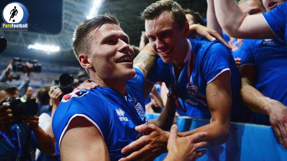 NICE, FRANCE - JUNE 27: Arnor Ingvi Traustason of Iceland celebrates the win with supporters after the UEFA EURO 2016 round of 16 match between England and Iceland at Allianz Riviera Stadium on June 27, 2016 in Nice, France. (Photo by Dan Mullan/Getty Images)