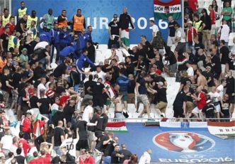 درگیریهای پراکنده روی سکوهای ورزشگاه ولودروم