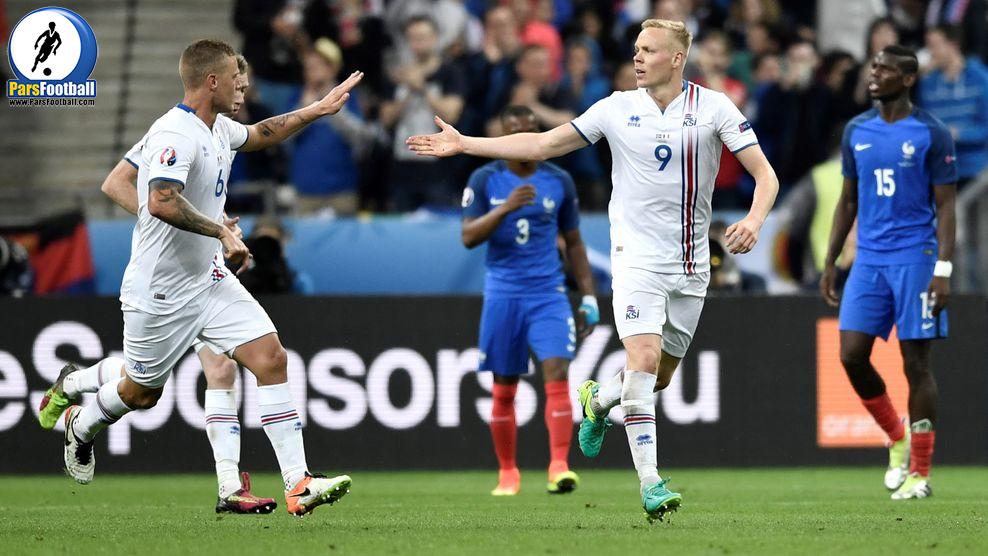 Iceland's forward Kolbeinn Sigthorsson (R) celebrates after scoring a goal with Iceland's defender Ragnar Sigurdsson (L) during the Euro 2016 quarter-final football match between France and Iceland at the Stade de France in Saint-Denis, near Paris, on July 3, 2016. / AFP / PHILIPPE LOPEZ (Photo credit should read PHILIPPE LOPEZ/AFP/Getty Images)