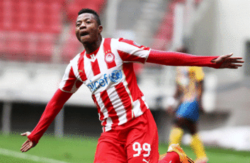 میخائیل اولایتان هم تیم کریم انصاری فرد